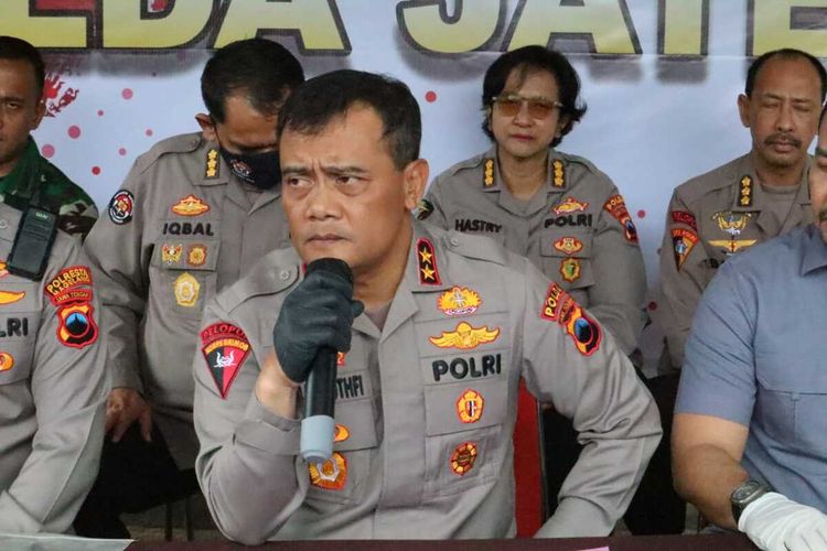 Kapolda Jawa Tengah Irjen Polisi Ahmad Luthfi dalam konferensi pers di Dusun Junjungan, Desa Giriwarno, Kecamatan Kaliangkrik, Kabupaten Magelang, Senin (27/3/2023).