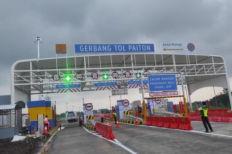 Gerbang Tol Paiton di Jalan Tol Probolinggo-Banyuwangi. 