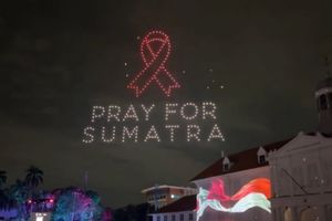 Drone Hiasi Perayaan Malam Tahun Baru di Kota Tua, Sampaikan Pesan 'Pray for Sumatera'