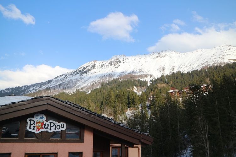 Pemandangan Pegunungan Alpen dilihat dari Les Avanchers, Valmorel, Perancis, Rabu (11/4/2018). Pegunungan Alpen merupakan salah satu tujuan wisatawan dari berbagai belahan dunia untuk bermain ski mulai dari pemula hingga professional.