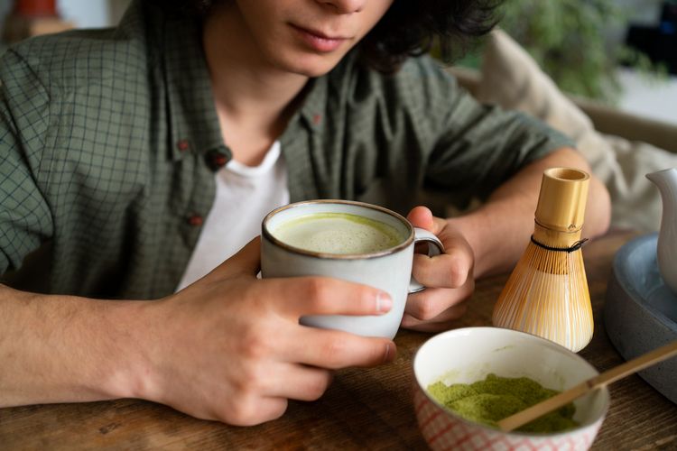 Matcha Effect: Saat Generasi Muda Beli Ketenangan di Tengah Kecemasan Ekonomi 