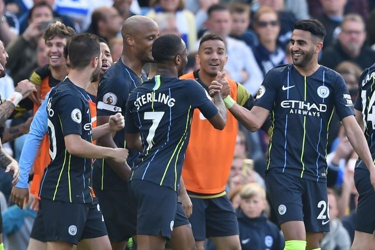 Para pemain Manchester City merayakan gol ke gawang Brighton & Hove Albion pada pertandingan Liga Ingrgis di Stadion American Express Community, 12 Mei 2019. 