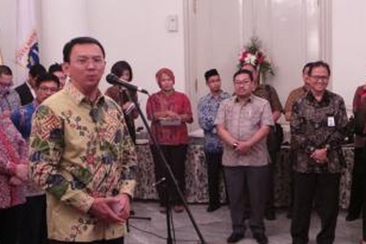 Gubernur DKI Jakarta Basuki Tjahaja Purnama saat menyampaikan sambutan dalam peluncuran Go-Busway, Qlue Transit, dan infrastruktur operation control center, di Balai Kota, Rabu (28/10/2015).