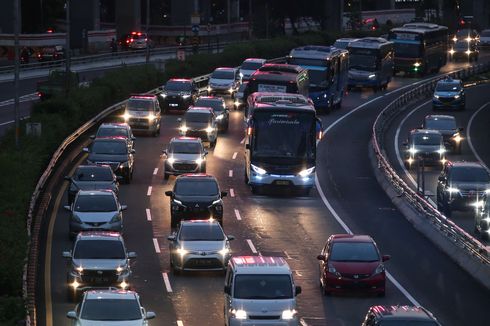 Jakarta Macet, Polisi Sebut Volume Arus Lalu Lintas Mendekati Normal