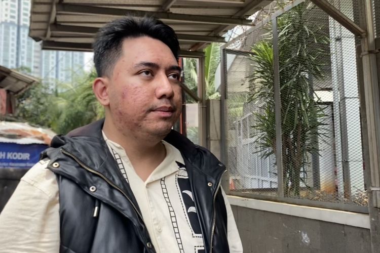 Lebaran Hari Pertama, Keluarga Jenguk Eks Dirut Inhutani V Dicky Yuana Rady