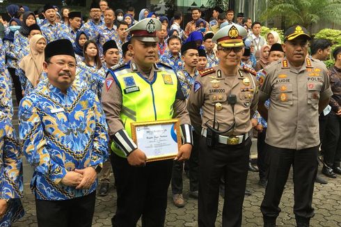 Gendong Pria yang Kena Serangan Jantung, Bripka Sigit Dapat Penghargaan