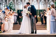Cantiknya Ellie Goulding, Pakai Gaun Pernikahan Bergaya Victoria
