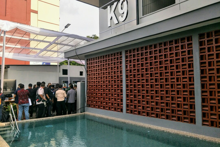 Fasilitas kolam renang untuk latihan anjing pelacak di Gedung Baru Unit Satwa K9 Polda Metro Jaya, Palmerah, Jakarta Barat, Senin (31/10/2022).