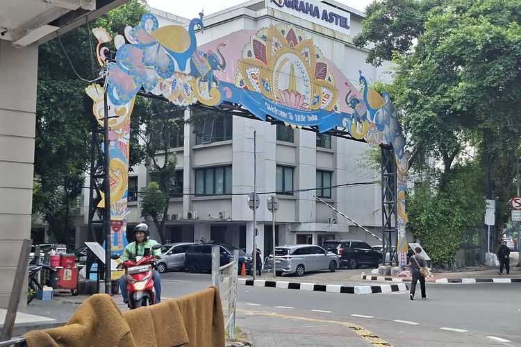 Ogah Putar Balik 1,5 Km, Pemotor Nekat Lawan Arah di Jalan Ir H Juanda Jakpus