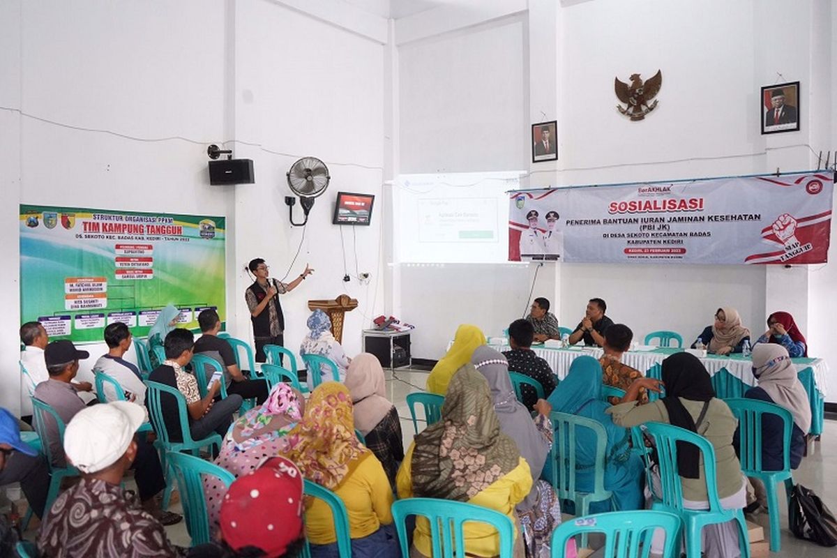 Pemerintah Kabupaten Kediri melakukan sosialisasi Penerima Bantuan Iuran Jaminan Kesehatan (PBI-JK) di Balai Desa Sekoto, Kabupaten Kediri.