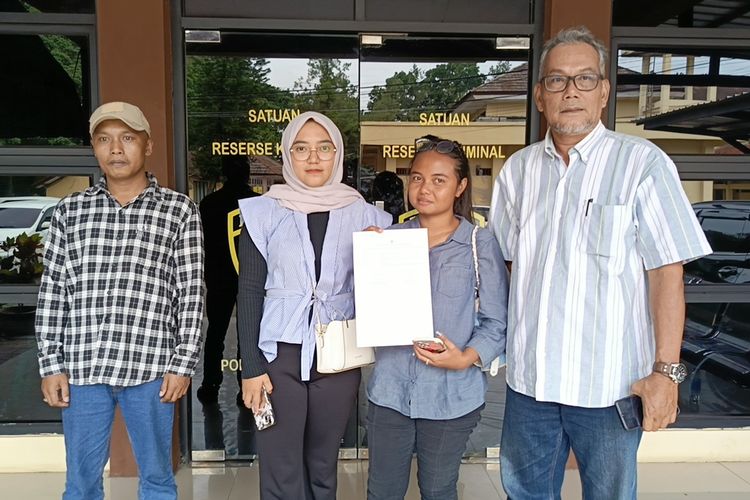 Caption: Para Korban Investasi Bodong di Subang Membuat Laporan ke Satreskrim Polres Subang. Foto : KOMPAS.COM / AHYA NURDIN