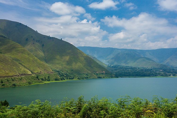 Foto : Dukung Pariwisata, Damri Layani Wisatawan Di Danau Toba