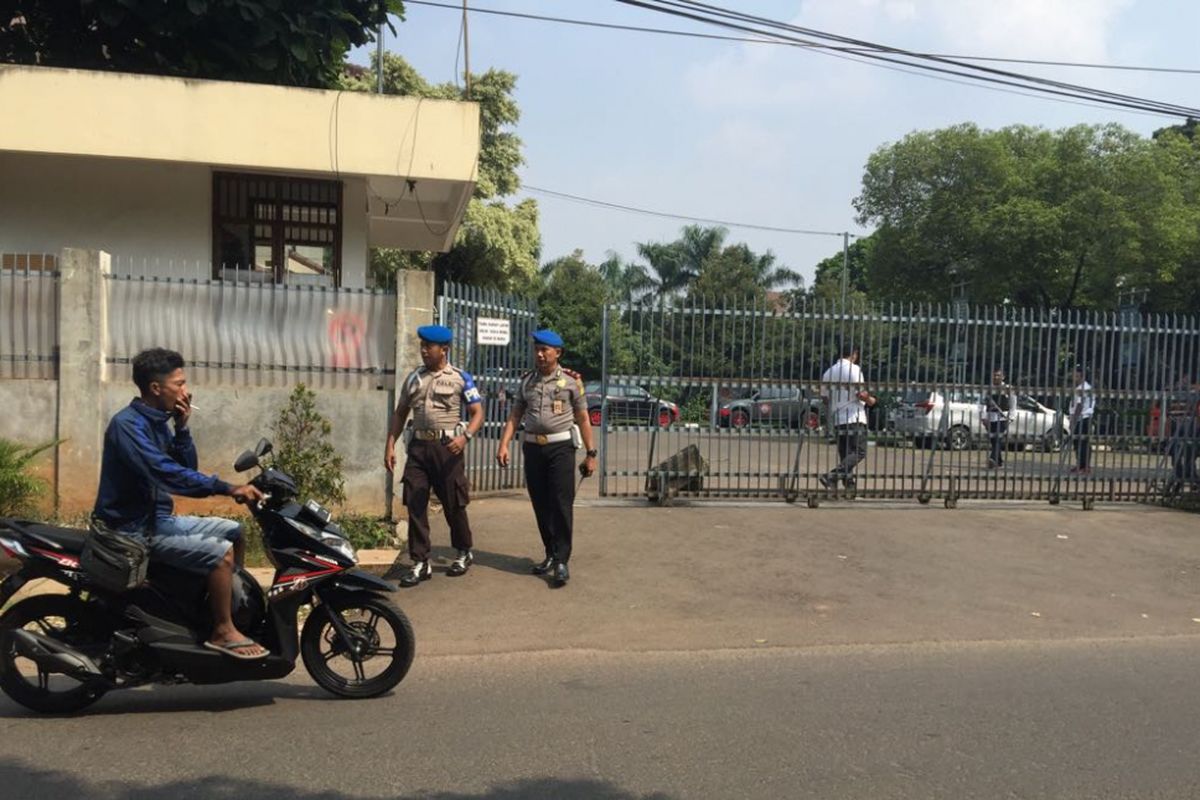 Kondisi gereja Santa Anna pasca info teror bom, Duren Sawit, Jakarta Timur (14/5/2018)