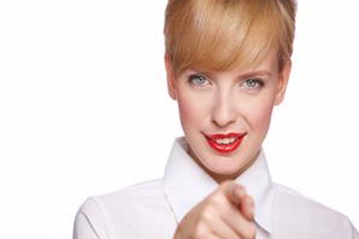 Perempuan tangguh itu tak menggantungkan kebahagiaannya pada pria.