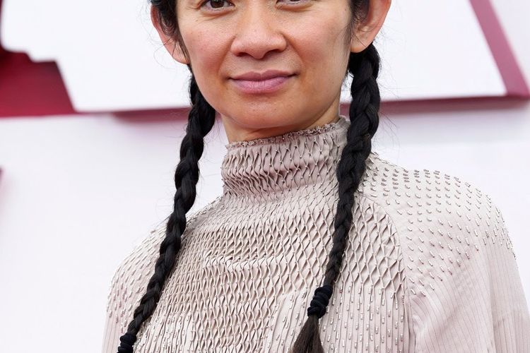Sutradara Chloe Zhao ketika menghadiri Academy Awards ke-93 (Oscar), Minggu (25/4/2021) malam waktu Los Angeles.