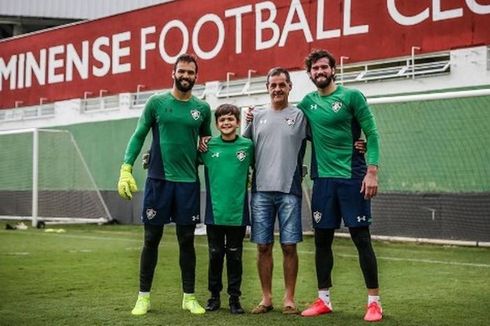 Hati Alisson Terkoyak, Tak Bisa ke Brasil untuk Pemakaman Sang Ayah