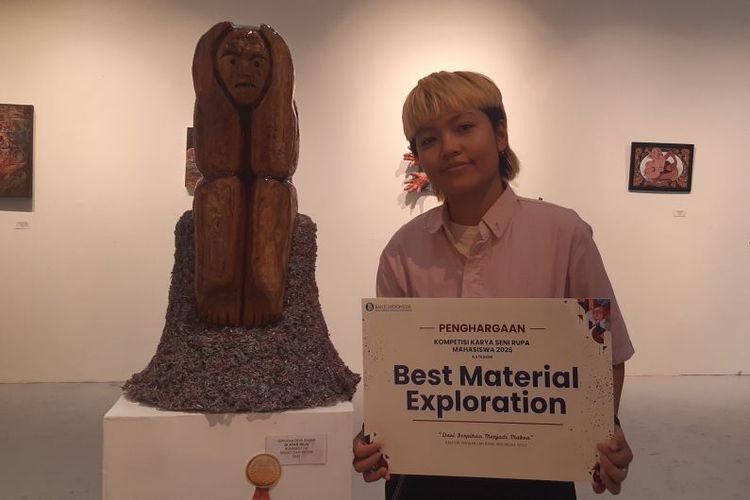 Cerita Nirvana, Mahasiswi ISI Solo Ciptakan Karya Seni Bernilai dari Bahan Limbah Uang Kertas dan Kayu