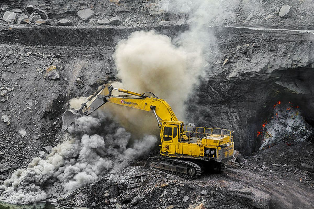 Pertambangan batu bara yang merupakan contoh bahan galian strategis