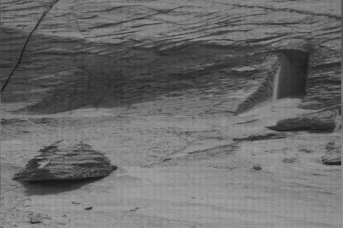 Wahana Penjelajah Curiosity Potret Pintu Alien di Mars, Seperti Apa?