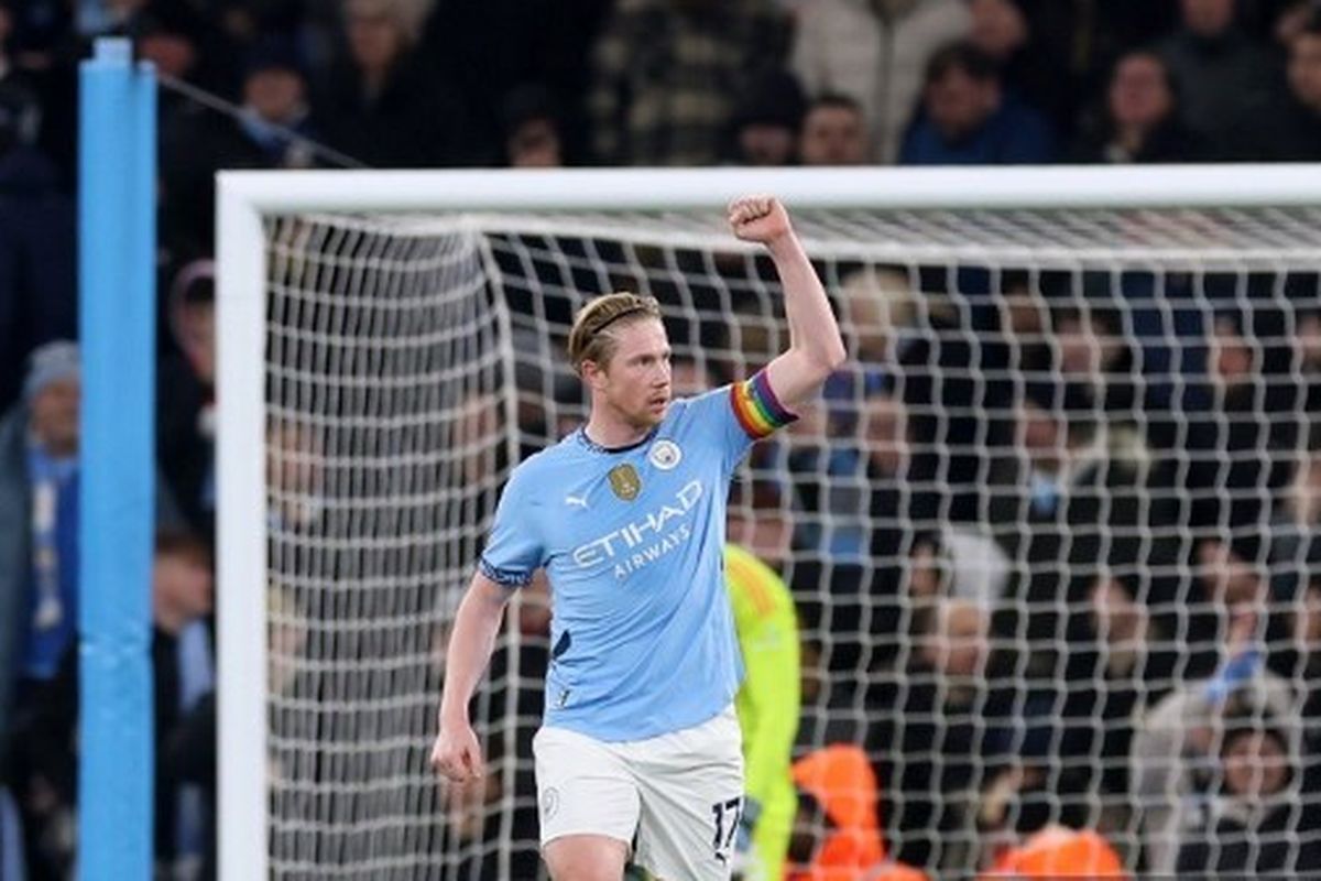 Selebrasi gelandang Manchester City, Kevin De Bruyne, seusai mencetak gol ke gawang Nottingham Forest FC di Etihad Stadium pada Rabu (4/12/2024) atau Kamis dini hari WIB.