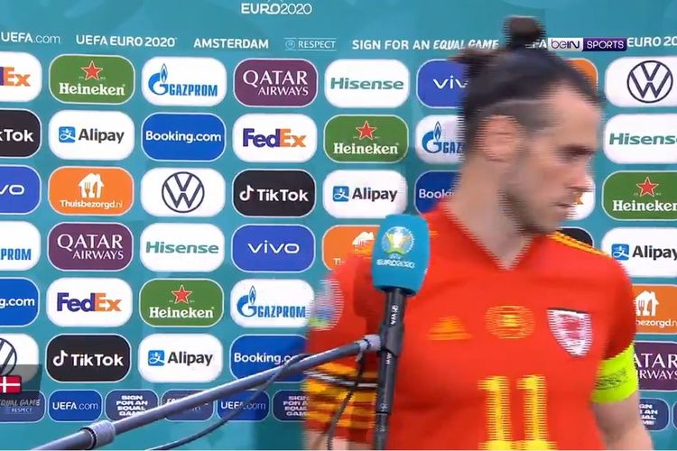 Gareth Bale tak bisa menyembunyikan kekecewaan usai dirinya ditanya soal kemungkinan pensiun setelah Timnas Wales terdepak dari Euro 2020 lewat sebuah kekalahan 0-4 dari Denmark pada Minggu (27/6/2021) dini hari WIB.