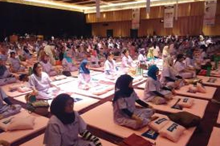 Lebih dari 1000 ibu hamil mengikuti senam Yophytta yang digelar oleh Anmum Yophytta di Kota Kasablanka, Jakarta, Sabtu (7/2/2015).