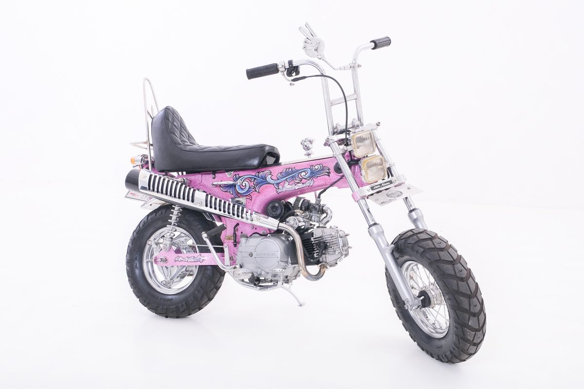 Honda Dax 70 bergaya Old Skool Chopper garapan Garasi Cilik