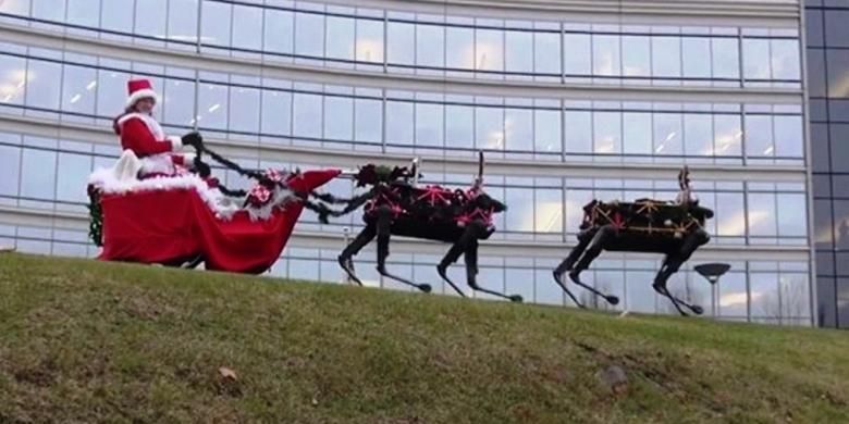 Robot rusa buatan Boston Dynamics menarik Sinterklas.