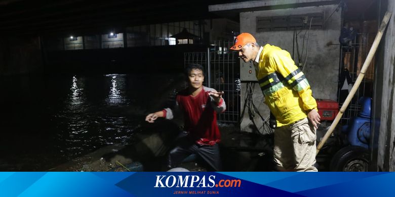 Sumbatan Sampah Jadi Penyebab Banjir Di Kaligawe Semarang Halaman All Kompas Com