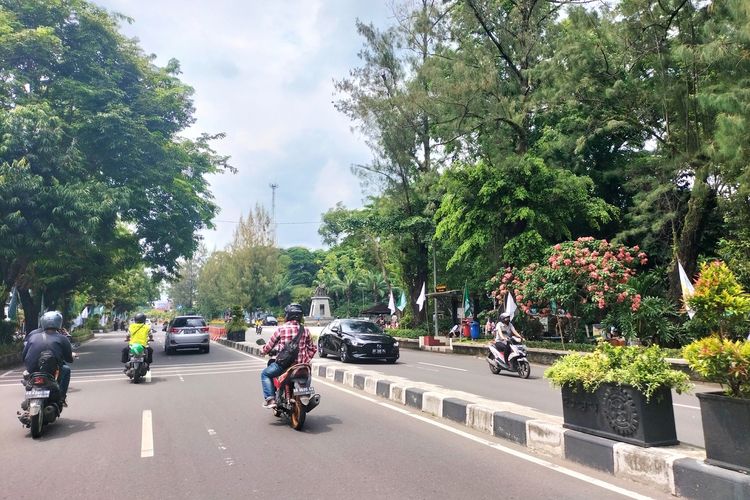 Jalan Adi Sucipto di Kota Solo, Jaw Tengah.