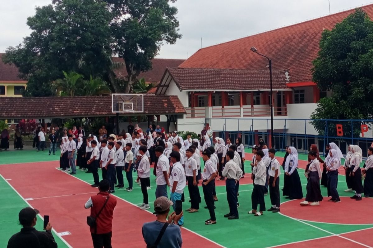 Hari pertama di Sekolah Rakyat SMA atau SRMA 22 Kota Malang, pada Senin (14/7/2025).