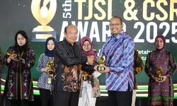 Pupuk Kaltim Raih 14 Penghargaan TJSL & CSR Award 2025 dan UMKM Award