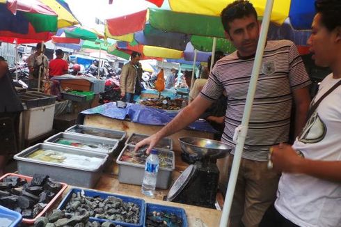 Kisah Pria Yunani, Gagal Bisnis Cafe Buka Lapak Batu Akik di Rawa Bening