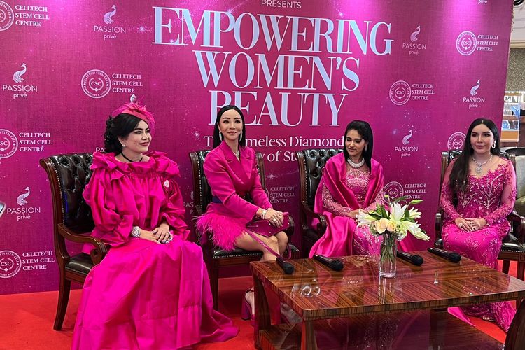 Datang berkunjung ke Indonesia, Putri Bahrain Shaikha Jawaher Binti Khalifa Al Khalifa ungkap kekagumannya dengan produk lokal terutama perhiasan.