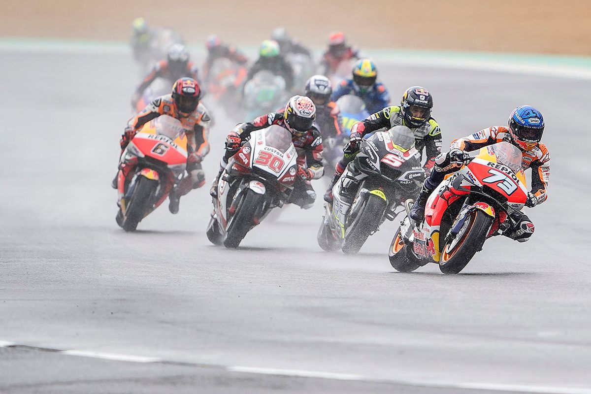 Balapan MotoGP dalam kondisi wet race