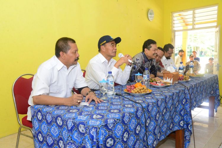 Menteri Pendidikan dan Kebudayaan, Muhadjir Effendy, menekankan pentingnya peran kepala sekolah dalam memajukan pendidikan. Hal itu disampaikan Muhadjir saat meninjau UNBK SMP di Cirebon, Rabu (18/4/2018).