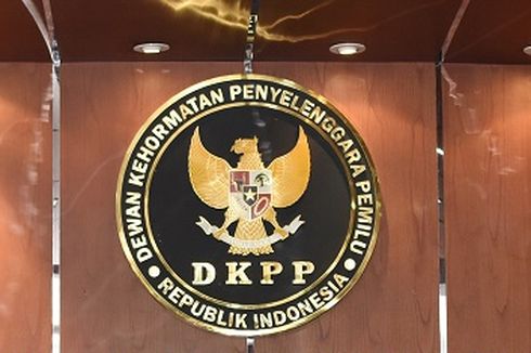 Komisioner KPU Izin Datang Terlambat, Sidang Dugaan Kebocoran DPT Diskors
