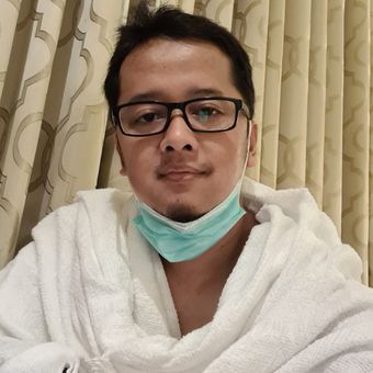 Adi Nugraha, jemaah umrah asal Indonesia, yang turut dalam rombongan umrah perdana saat pandemi Covid-19.