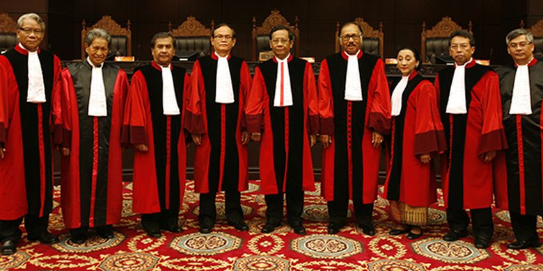 9 hakim konstitusi