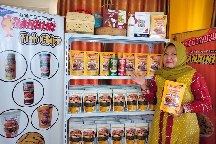 Cerita Ibu di Tasikmalaya Ubah “Limbah” Ikan Jadi Camilan hingga Ekspor ke Hong Kong
