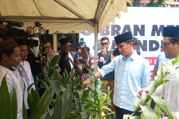 Calon Wakil Presiden (Capres) Gibran Rakabuming Raka melakukan kunjungan ke Ponpes Al Kahfi di Somolangu, Kebumen, Jawa Tengah.