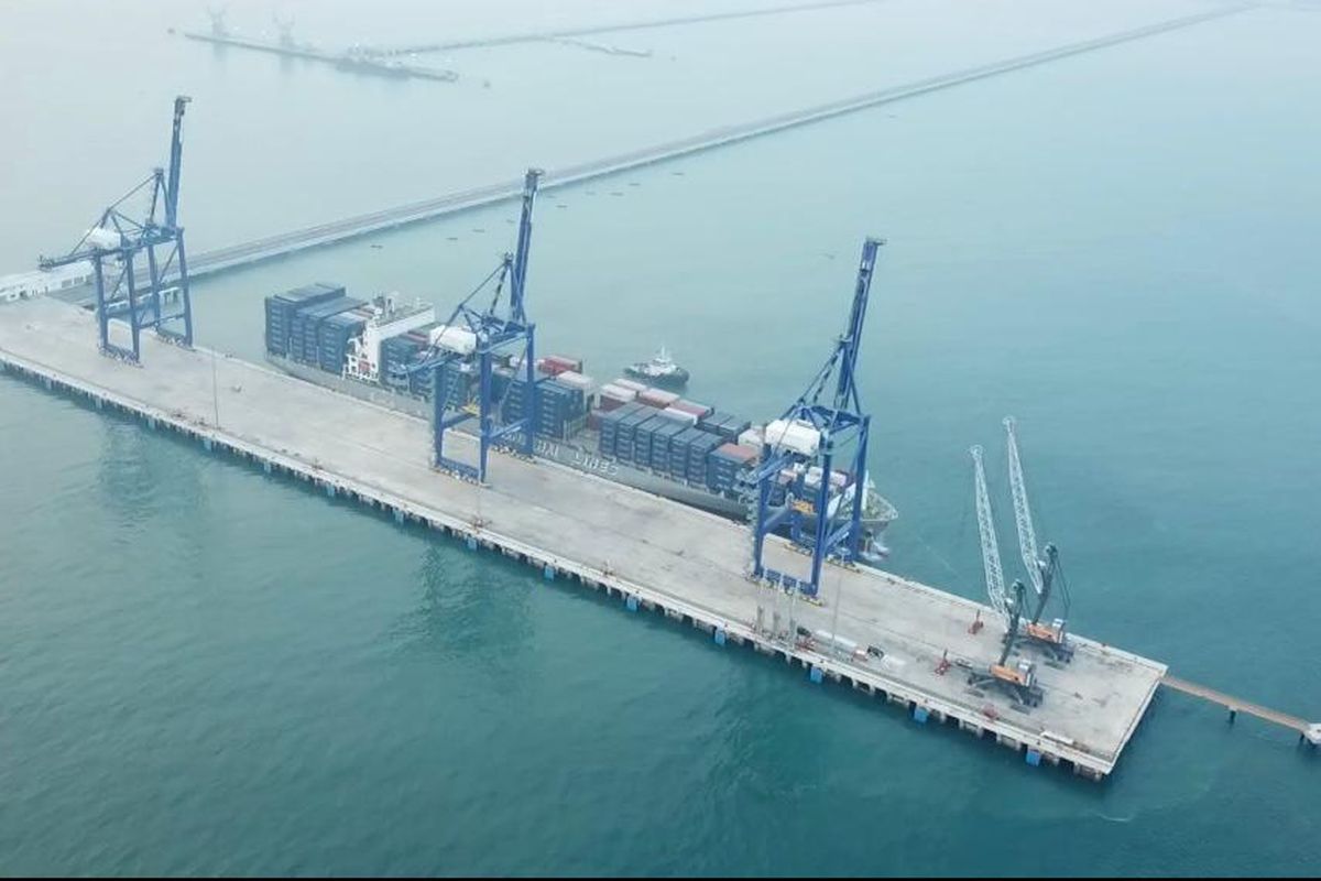 Pelabuhan Kuala Tanjung di Kabupaten Batubara, Sumatera Utara yang saat ini dikelola PT Prima Pengembangan Kawasan (PPK), anak perusahaan Pelindo.