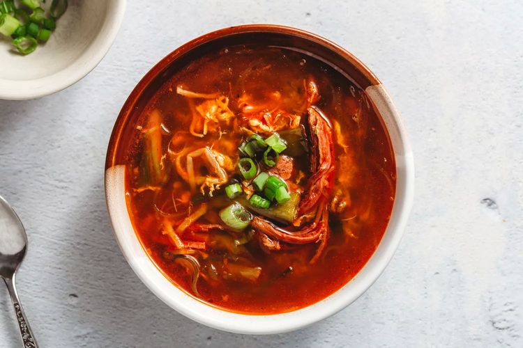 Sup daging sapi pedas khas Korea.
