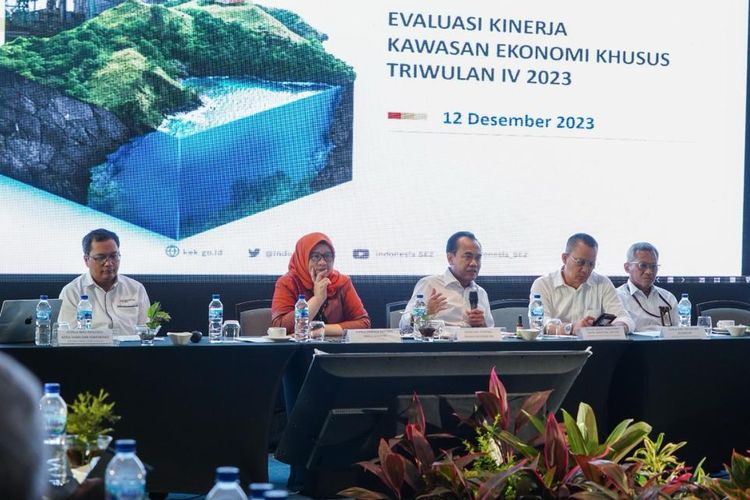Acara Rapat Kerja Nasional (Rakernas) KEK di Sheraton Belitung Resort yang berlokasi di KEK Tanjung Kelayang, Kabupaten Belitung, Provinsi Kepulauan Bangka Belitung, Selasa (12/12/2023).