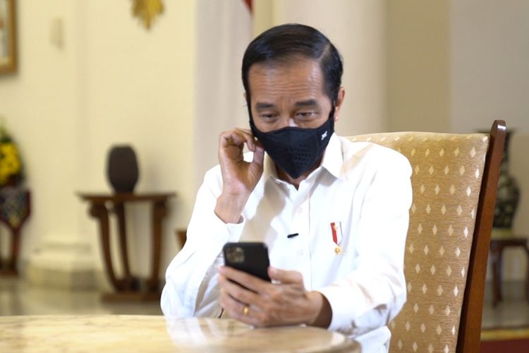 Presiden RI Joko Widodo saat melakukan video call dengan Dokter Faisal dari RSPI, Minggu (27/9/2020).