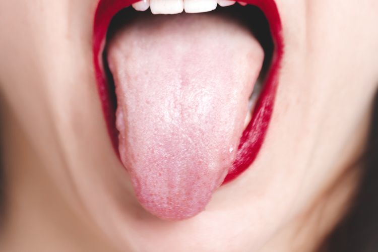 Sebagian orang mungkin mengabaikan lidah saat membersihkan mulut. Padahal, membersihkan lidah sama pentingnya dengan gosok gigi. 