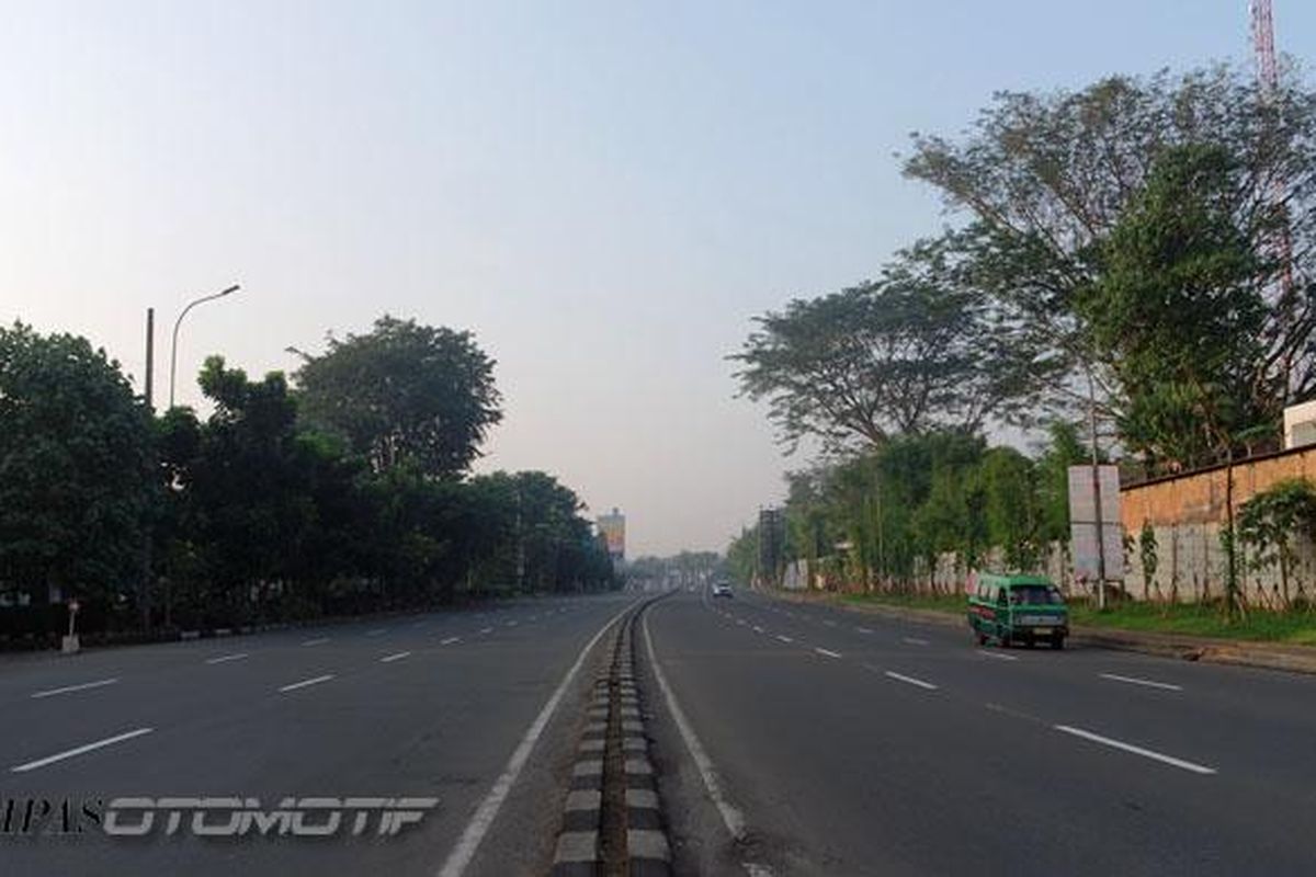 Jalan Raya Serpong sangat hening pagi hari ini, Rabu (6/7/2016).