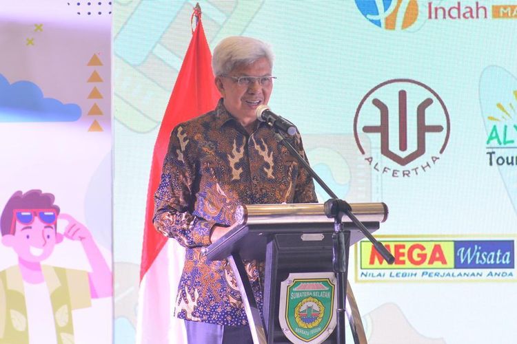 Wakil Gubernur (Wagub) Sumatera Selatan (Sumsel) Mawardi Yahya saat memberikan sambutan dalam pembukaan Sriwijaya Travel Fair di atrium Palembang Indah Mall, Sumsel, Jumat (14/7/2023).
