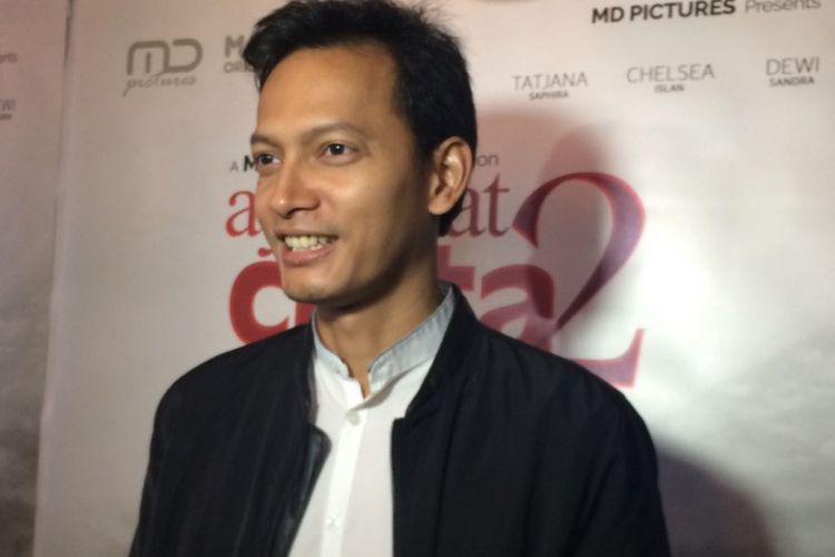 Fedi Nuril saat diwawancarai setelah jumpa pers peluncuran official poster dan trailer Ayat Ayat Cinta 2 di MD Place, Setiabudi, Jakarta Selatan, Selasa (24/10/2017).