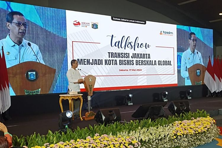 Penjabat (Pj) Gubernur DKI Jakarta Heru Budi Hartono saat memberikan sambutan di di Jakarta International Equestrian Park, Jakarta Timur, Rabu (17/5/2023).